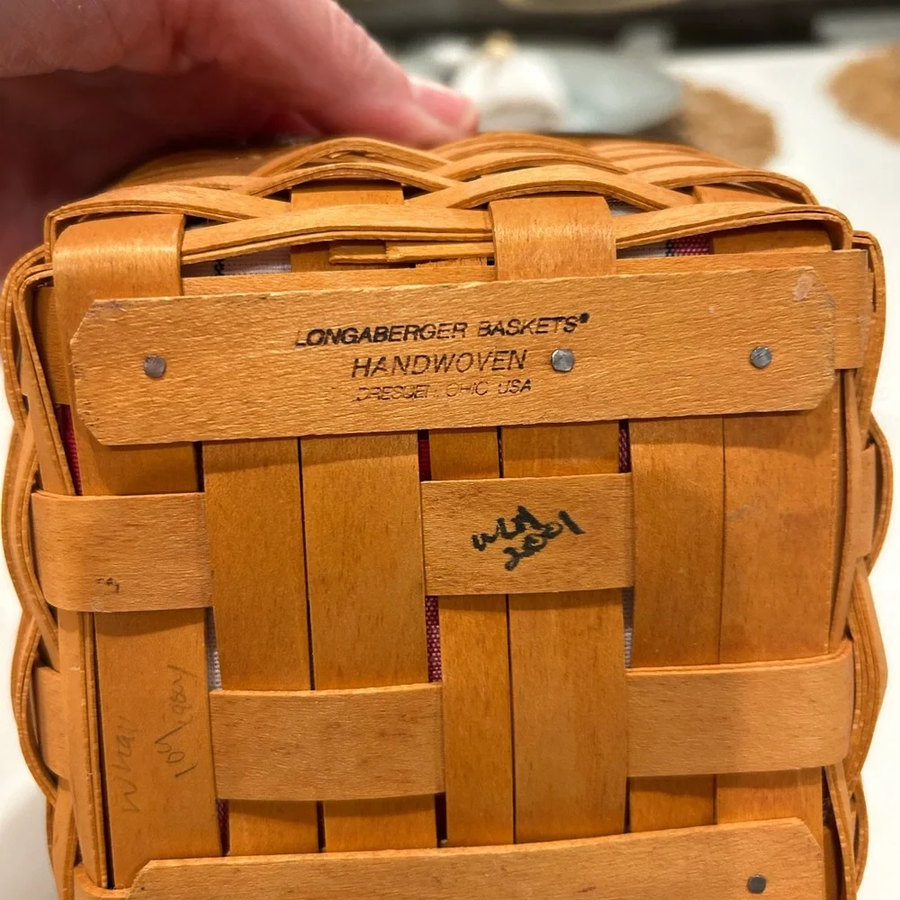 2001 Longaberger All-American Collection Strawberry Basket